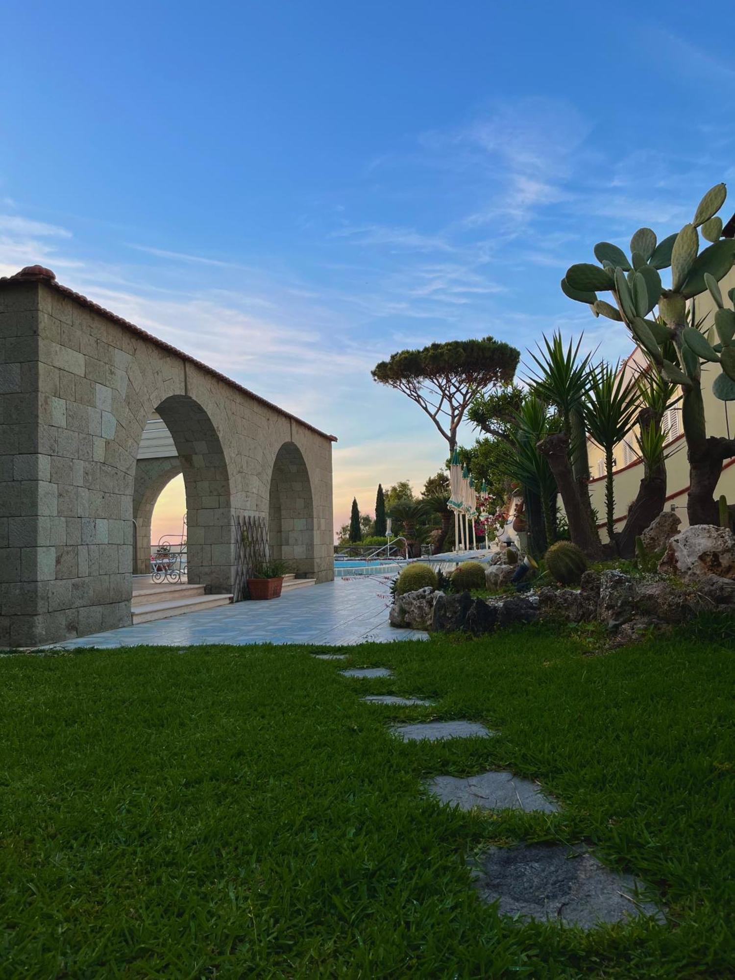 Resort Villa Flavio كازاميتْشيولا تيرمي المظهر الخارجي الصورة